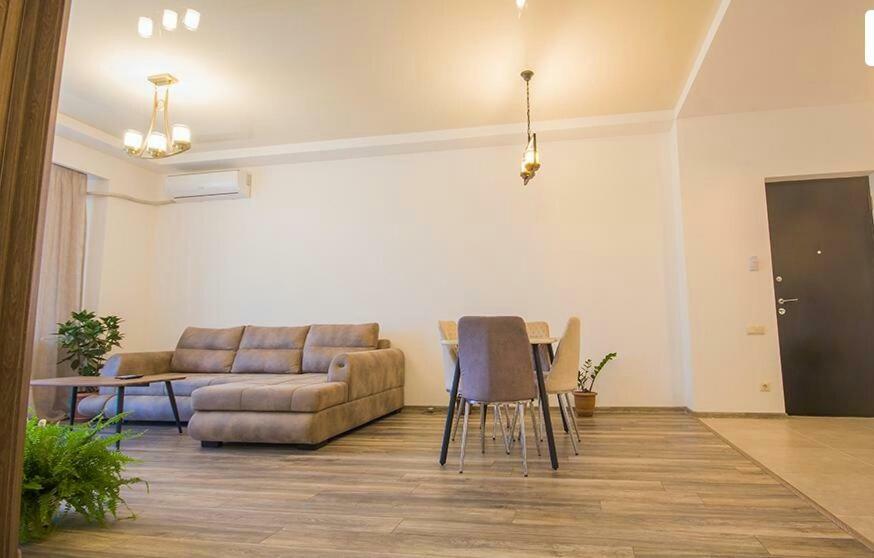 Tikas Home Апартаменты Tbilisi Exteriör bild