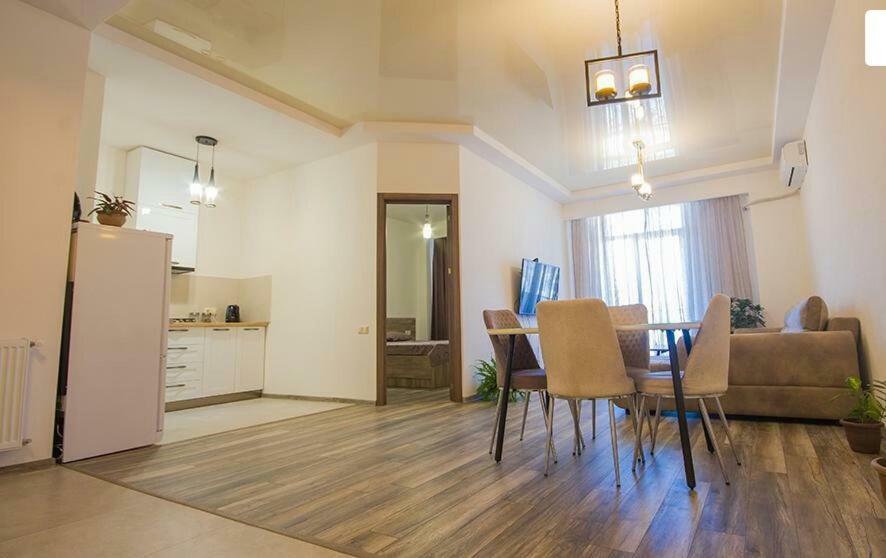 Tikas Home Апартаменты Tbilisi Exteriör bild